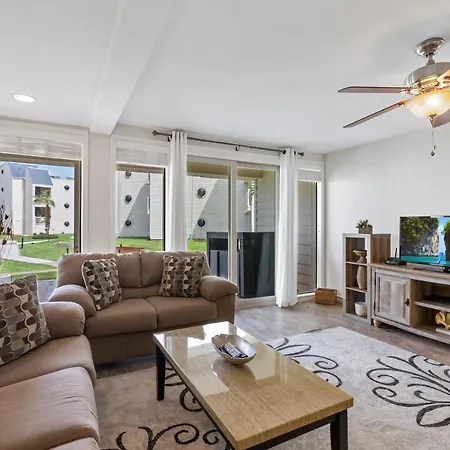 Ground Floor, Spacious Patio And Only Steps Away From Beach And Pool! Vila